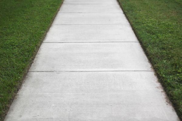 Cost of Concrete Walkway Replacement in Visalia