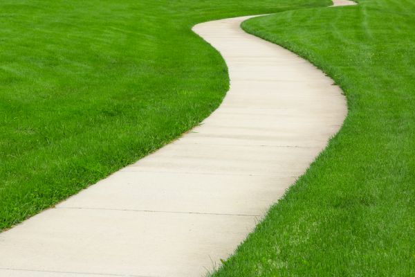 Walkway Building in Visalia
