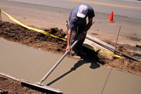 Sidewalk Pouring in Visalia